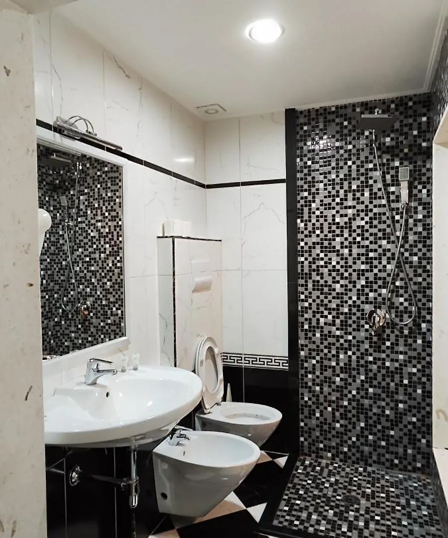 Hotel Kastria Tirana 4*,