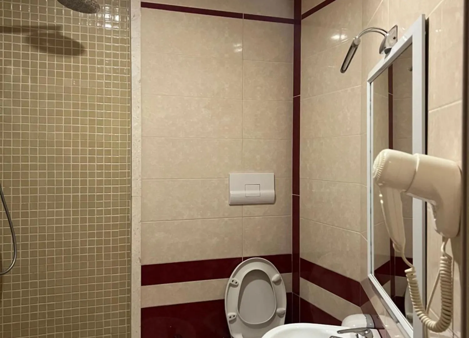 Hotel Kastria Tirana 4*,