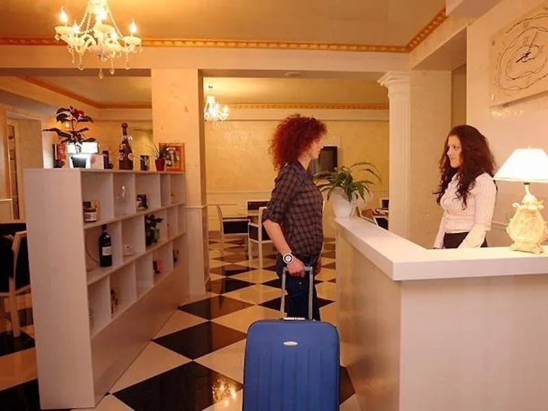 Hotel Kastria 티라나