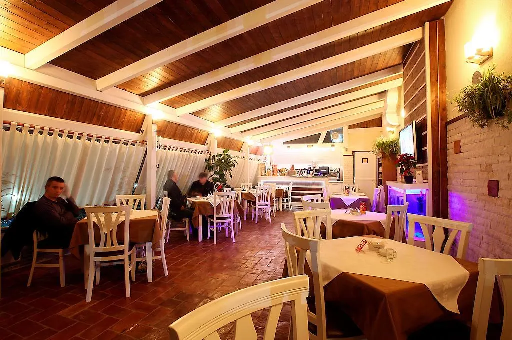 Hotel Kastria Tirana 4*,